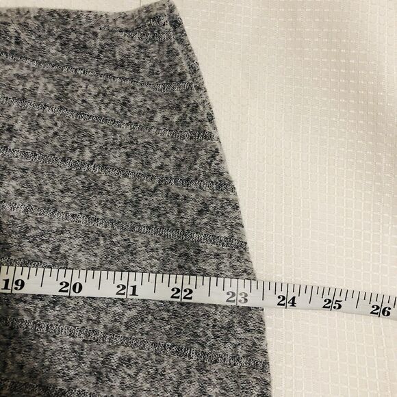 Maurices Sweater Womens Medium Gray Black Long Sleeve Pullover Lace Floral Crew - Picture 7 of 7